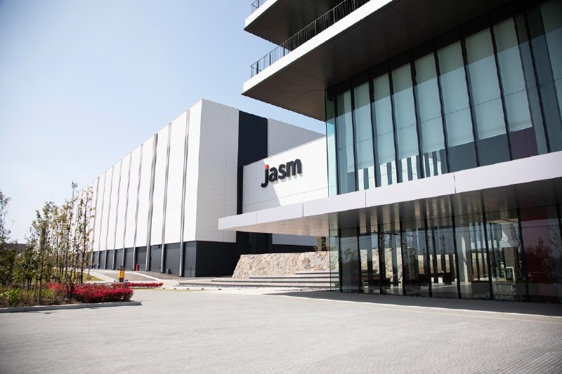 台积电在日合资企业JASM第二晶圆厂转产3nm获日本经产省批准日本经济产业省批准台积电控股的日本合资子公司JASM调整第二晶圆厂计划，放弃原定的40nm、12nm和6nm工艺，改为仅生产3nm，月产能6000片，预计2028年12月完工并投产