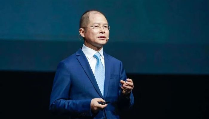 华为徐直军称昇腾中国市场份额已超英伟达，芯片自主化是必然之路华为发布Peerium计算架构和灵衢总线，旨在让百万级处理器协同工作，25.6万卡集群正在部署测试
