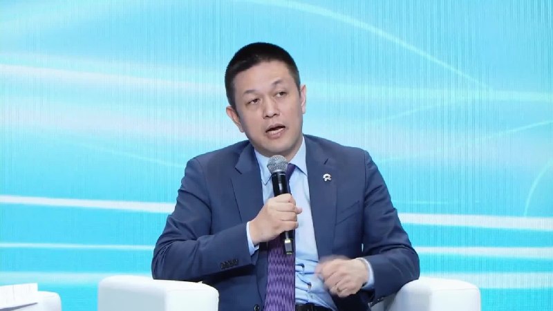 李斌称蔚来基于世界模型和闭环强化学习的辅助驾驶系统已部署超 95 万辆车在2026世界智能网联汽车大会上，李斌表示，基于世界模型架构和闭环强化学习的蔚来智能辅助驾驶系统已部署于超95万辆智能电动汽车，累计安全行驶里程超91.4亿公里，帮助避免或减轻907万次潜在事故影响