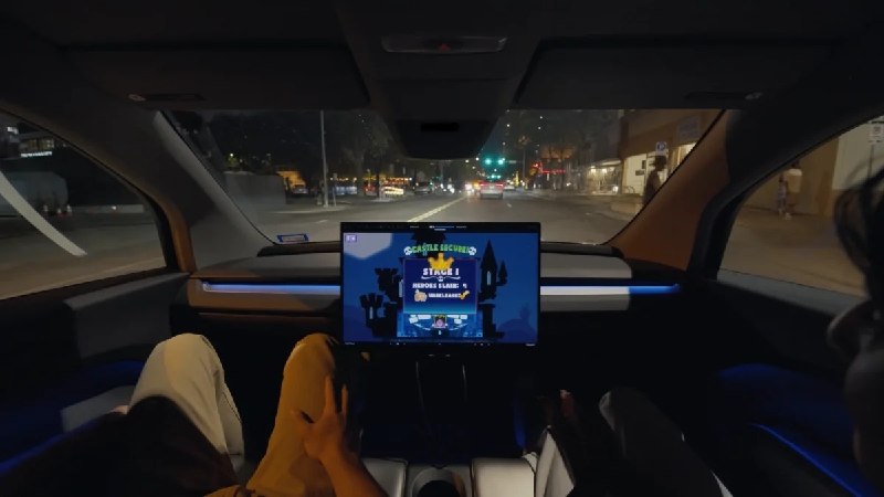 特斯拉延长奥斯汀Robotaxi运营至午夜，FSD v15将支持全天候运营特斯拉将奥斯汀Robotaxi运营时间延长至早6点至午夜，车队规模已超300台，并计划通过FSD v15实现全天候运营