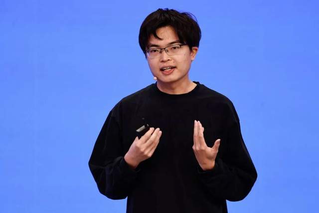 杨植麟断腕：Kimi的至暗时刻与远征杨植麟2023年创立月之暗面，推出长文本助手Kimi