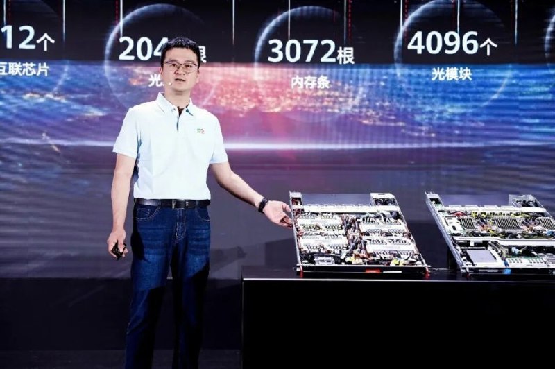 DeepSeek V4适配昇腾，英伟达生态替代进展受关注DeepSeek V4已在发布首日支持华为昇腾，并开源面向昇腾的底层基础设施，合作从推理适配延伸至训练与软件栈
