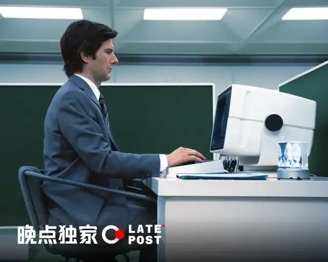 独家：阿里试水千问平板，与字节押注不同的AI终端阿里云无影团队正研发AI设备QwenBook，定位原生智能体电脑、形态接近平板，预计今年底或明年初发布