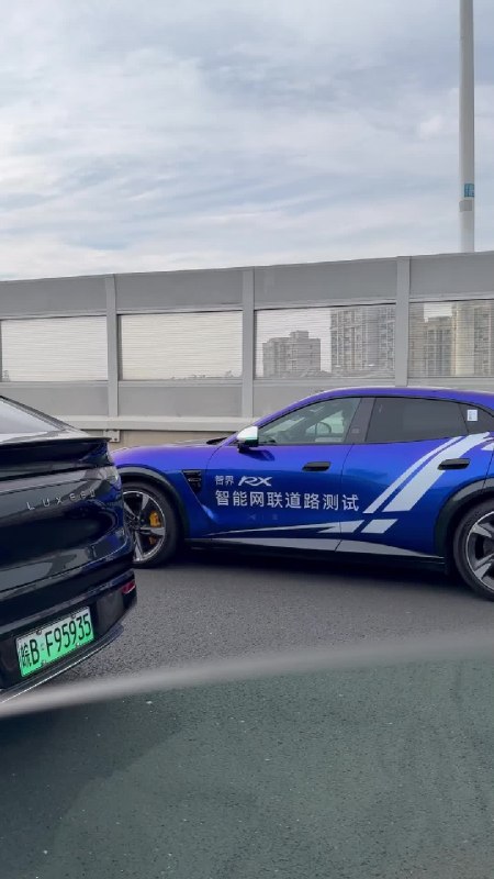 华为余承东：智界RX提前迎接L3自动驾驶时代，正在公开城市快速路等复杂道路开展实测华为余承东宣布，智界 RX 已获批 L3 级自动驾驶道路测试牌照，正在公开城市快速路等复杂道路开展实测