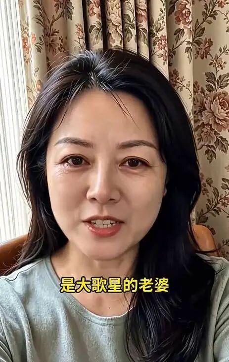 有人用生成式AI视频冒充刘欢妻子，编造去世前情形带货有人利用AI生成视频冒充已故音乐家刘欢妻子及儿子，虚构其去世情形并挂小黄车销售“黄精五黑粉”
