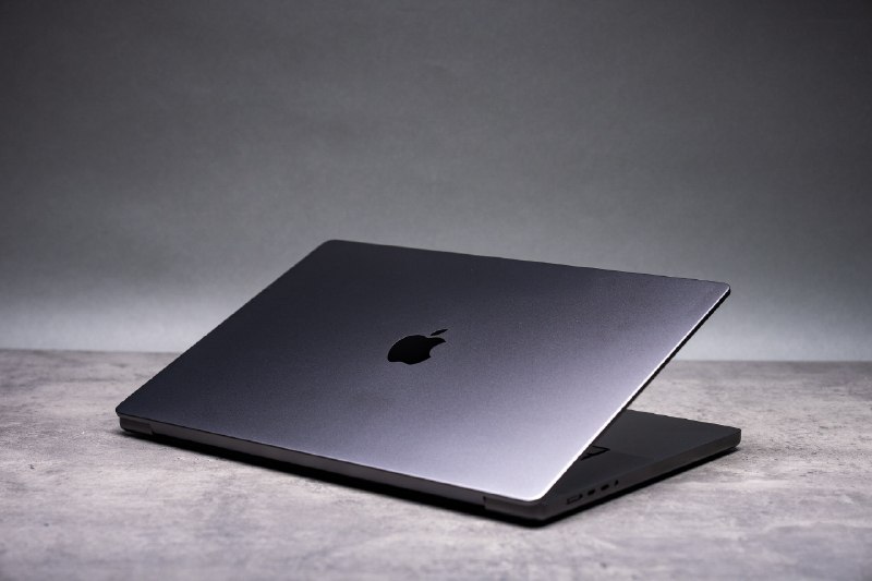 据报道，苹果将在三周后推出首款触控屏MacBook彭博称，苹果或于10月27日前后举行线上并线下结合的发布活动，推出配备触摸屏且更轻的新款MacBook Pro，以及更新版iPad mini；该活动可能紧随10月13日、据传聚焦智能家居产品的发布会之后