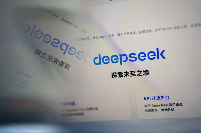 DeepSeek V4.1 Flash 发力，中美顶尖模型 LiveBench 跑分差距缩至3%彭博行业研究称，DeepSeek等中国AI实验室持续提升模型性能，使中美顶尖模型在基准测试中的差距从年初约15%、5月约9%缩小至3%