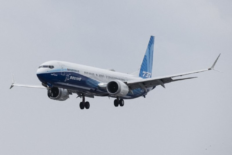 波音737 MAX被曝存在影响着陆导航功能的软件故障《华尔街日报》援引公司文件称，波音发现737 MAX驾驶舱软件更新存在故障，飞机复飞后若更改预定航路，着陆时可能无法使用自动飞行引导功能
