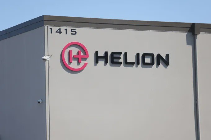 聚变初创公司Helion研发新型半导体，或使其电站产能翻倍核聚变初创公司Helion获美国商务部1.75亿美元联邦资金，并获5000万美元私人投资，用于在华盛顿州和佛蒙特州研发及制造先进高压脉冲半导体和电力电子设备，以提升核聚变电站效率
