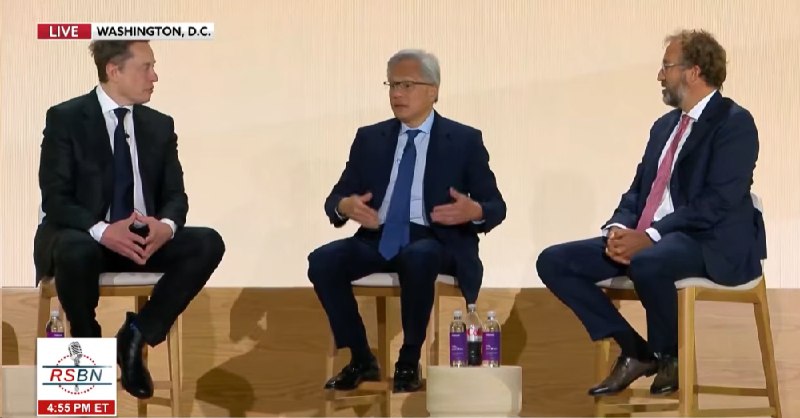 马斯克、黄仁勋等科技界人士同台讨论能源、硬件与代码价值英伟达CEO黄仁勋、特斯拉与xAI创始人马斯克及Anthropic联合创始人Tom Brown在华盛顿讨论超级智能发展，聚焦能源与算力基础设施、轨道太阳能计算、数据中心建设、AI智能体硬件安全监控及软件开发