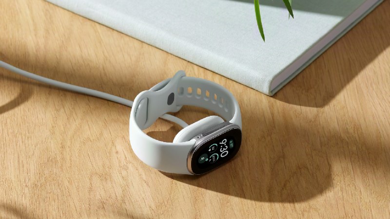 谷歌宣布推出Fitbit Edge，定位介于Pixel Watch 5和Fitbit Air之间Google发布Fitbit Edge健身追踪器，定位介于Pixel Watch 5与Fitbit Air之间，配备1.34英寸OLED屏、GPS、ECG及血氧传感器，续航最长约7天，售价180美元，10月27日出货