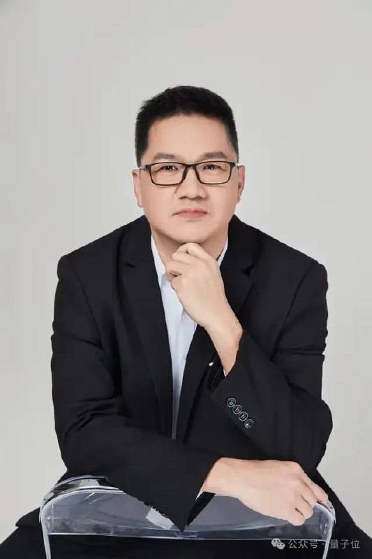 量子AI创业公司获10亿元估值，清华团队尝试用量子技术改造大模型底层清华背景团队创办费米宇宙，完成1亿元种子轮融资并推出量子增强大模型FermiQLLM 1.0