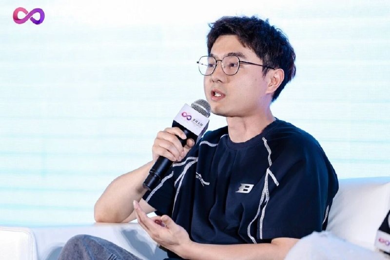AI技术使一个分镜可生成1000张图，审美成为关键能力深圳艾门韦思、梦觉工作室、成都心视觉AIGC等AI影像从业者表示，随着模型迭代，角色一致性等技术难题正逐步缓解，AI主要负责批量生成素材和候选方案，精品内容仍依赖人的审美、叙事、判断力及团队协作