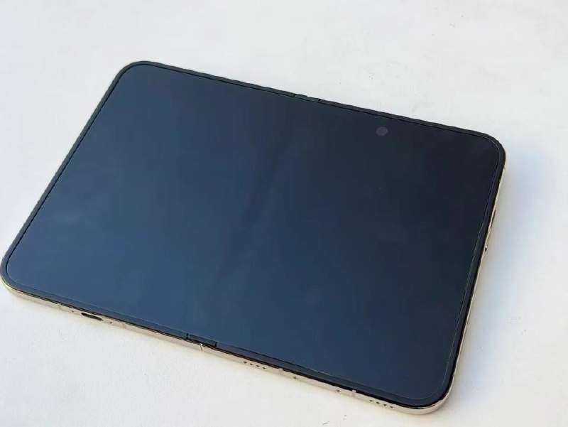 iPhone Duo开售两天即破发，被称为苹果史上严重翻车苹果首款折叠屏手机iPhone Duo发售仅两天即跌破15999元官方价，电商补贴后256GB版低至15769元