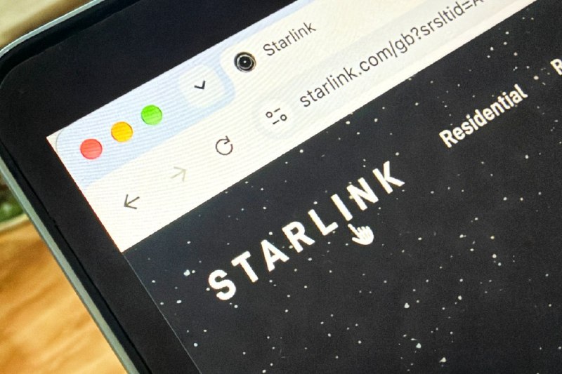 埃隆·马斯克质疑安巴尼的影响力，Starlink印度上线陷入停滞马斯克指责印度未能及时批准星链服务，称未具名的“寡头”试图维持垄断，并质疑信实工业董事长穆克什·安巴尼的影响力