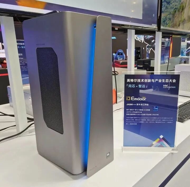 亿道首发JX200双卡液冷AI工作站：20.4升机身、240毫米一体式水冷亿道在英特尔技术创新与产业生态大会上首发JX200双卡液冷AI工作站，采用20.4L机身，可容纳两张配备32GB显存的英特尔Arc Pro B70显卡，并搭载支持168W性能释放的240规格一体式液冷