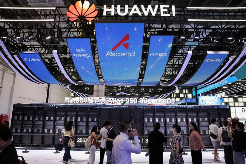 华为计划2027年推出新AI芯片，瞄准英伟达华为计划于2027年第一季度推出960DT、第三季度推出昇腾960PR两款AI芯片，并以UnifiedBus技术扩展大规模芯片互联