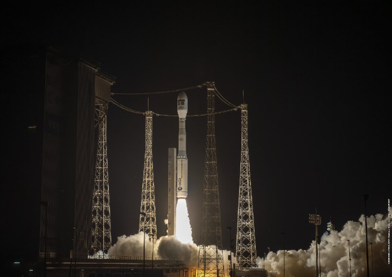 火箭简报：中国希望获得猛禽3发动机，SpaceX准备进行大型星舰测试本期火箭报告涵盖多项进展：阿维奥称SpaceX商业发射订单趋于饱和，Vega-C成功发射两颗卫星；法国Sirius Space完成STAR-1发动机热试车；中国两天内完成四次火箭发射；SpaceX完成第700次猎鹰火箭发射，并计划最早于9月22日让星舰首次尝试入轨；NASA选定蓝色起源负责火星通信网络项目，Rocket Lab对此提出抗议；联合发射联盟面临财务和技术困境