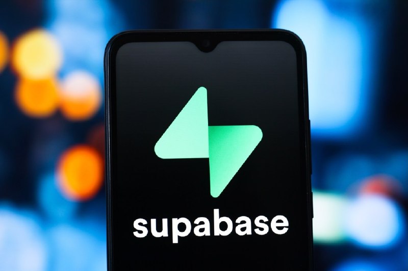 部分Supabase客户将大量个人数据公开暴露在网上UpGuard称，Supabase平台约1.6万个数据库存在不同程度的公开暴露，涉及姓名、地址、电话、密码和认证令牌等敏感信息，部分数据关联成人直播、代客泊车、移民服务及政府领事馆项目